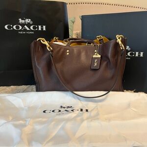 Coach Rogue 39, Maple & Brass